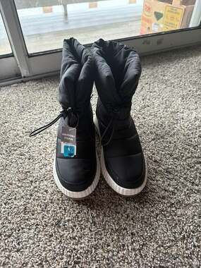 Falls Creek Women's Aspen Quilted Puffer Winter Boots with Memory Foam - Black